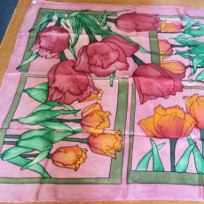 carre-soie-tulipes-rose-ouvert
